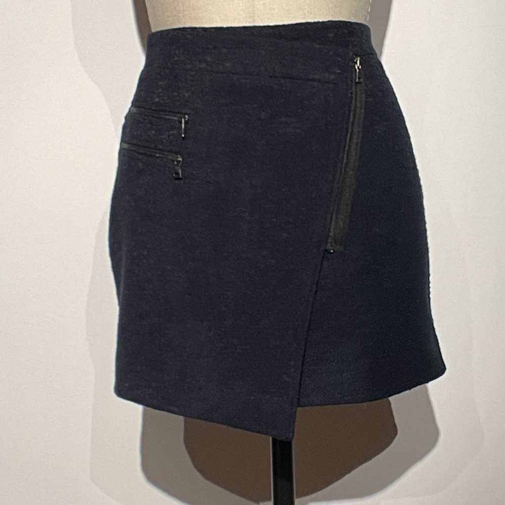 BCBG “Lizzy” Mini Skirt Zip detail
